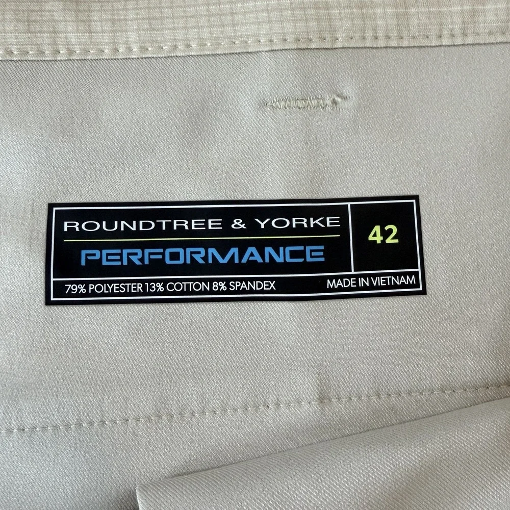 Roundtree & Yorke Performance Golf Shorts Mens 42 Tan Khaki Classic Fit Stretch